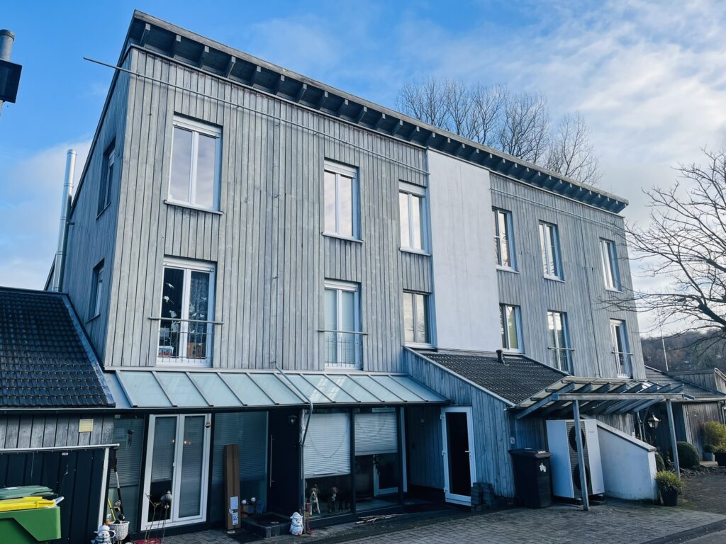 Außenansicht Straßenseite Außenansicht Straßenseite