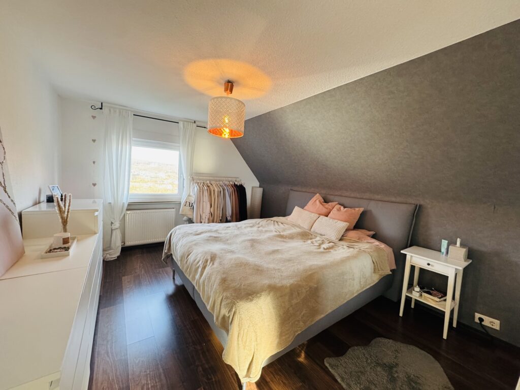 Schlafzimmer 1 im DG